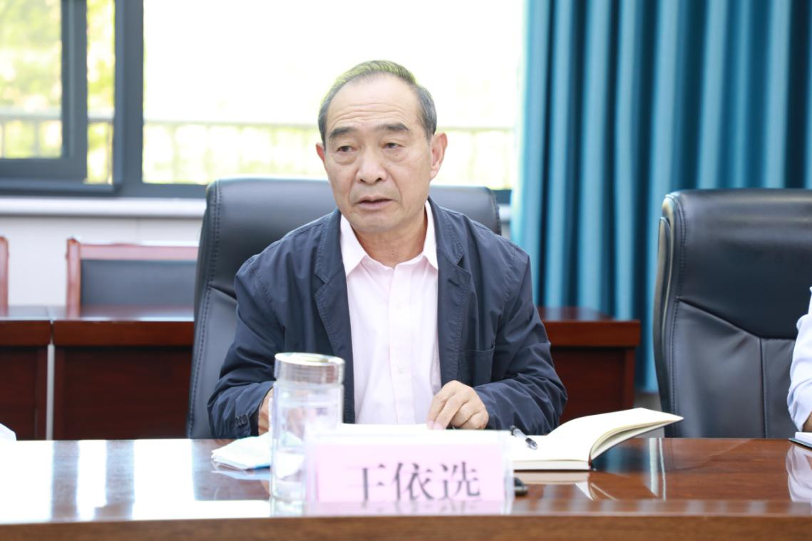 召开党委理论学习中心组学习(扩大)会 召开党委理论学习中心组学习(扩大)会