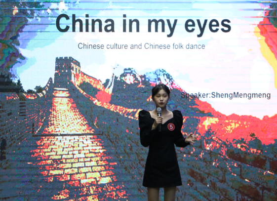 选手正在演讲 选手正在演讲