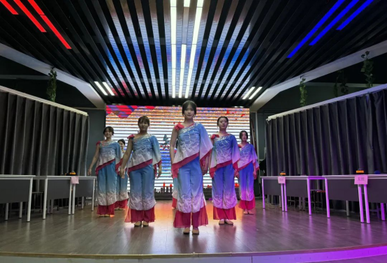 文体部成员开场舞 文体部成员开场舞