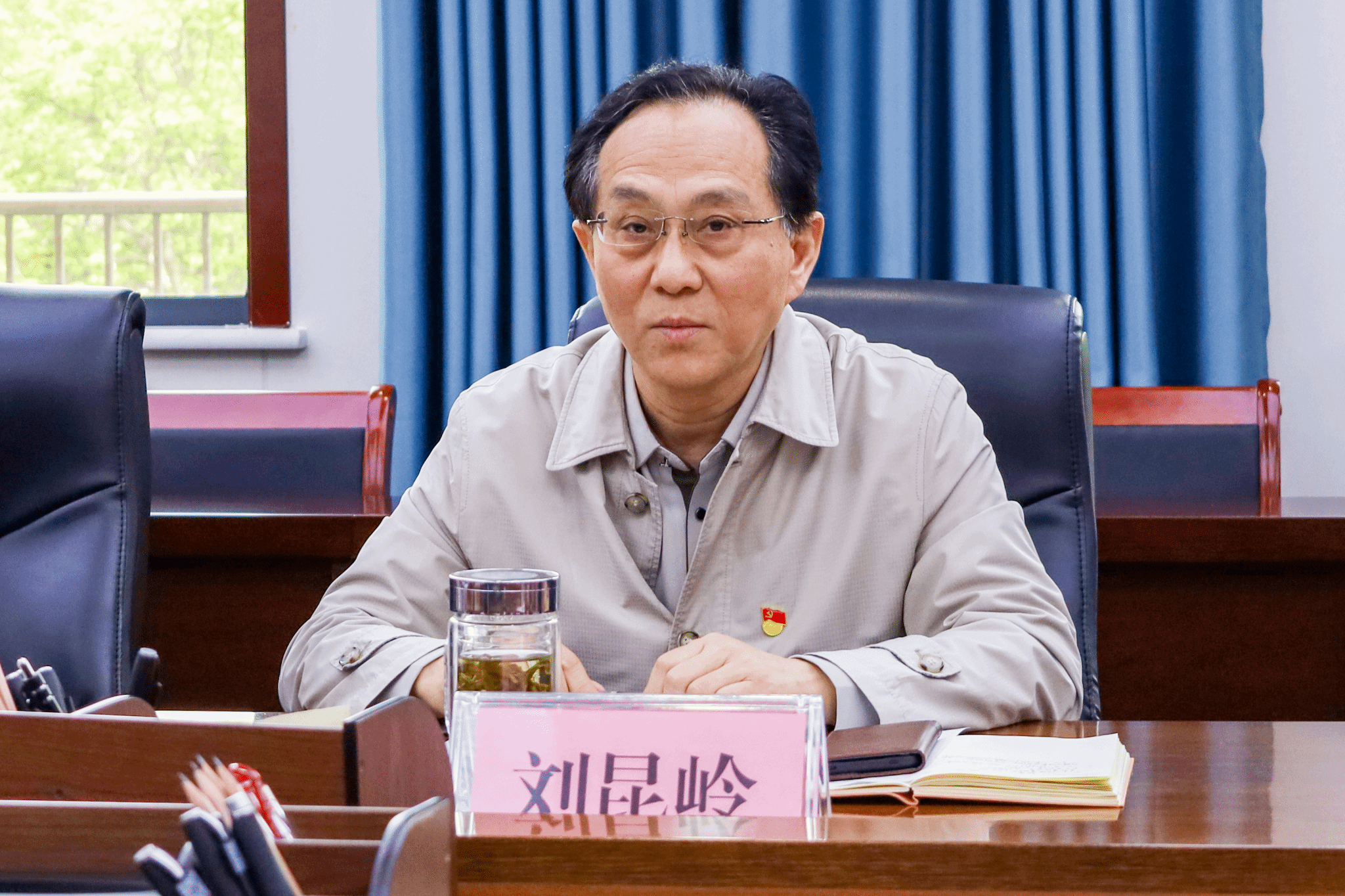 我校召开深入贯彻中央八项规定精神学习教育警示教育会