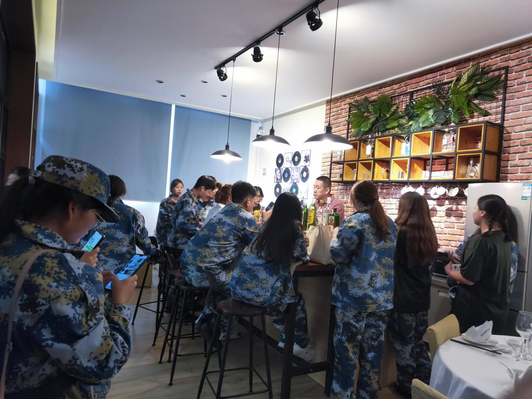 商学院召开2023级新生专业教育会 商学院召开2023级新生专业教育会