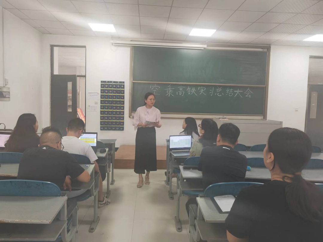 院长袁倩影做指导讲话 院长袁倩影做指导讲话