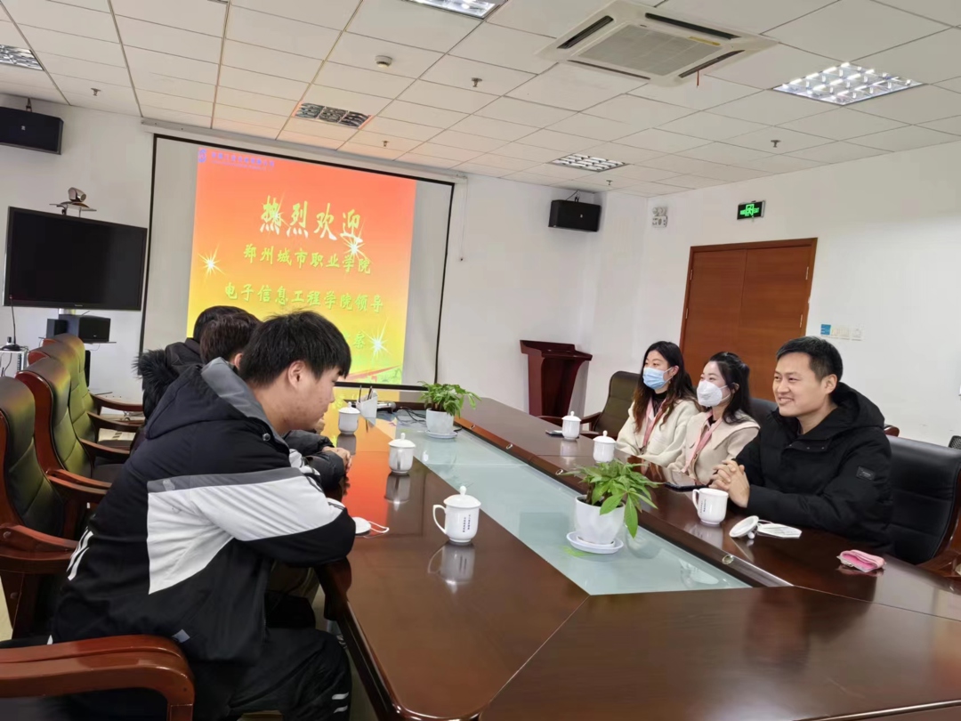 与学生交流 与学生交流