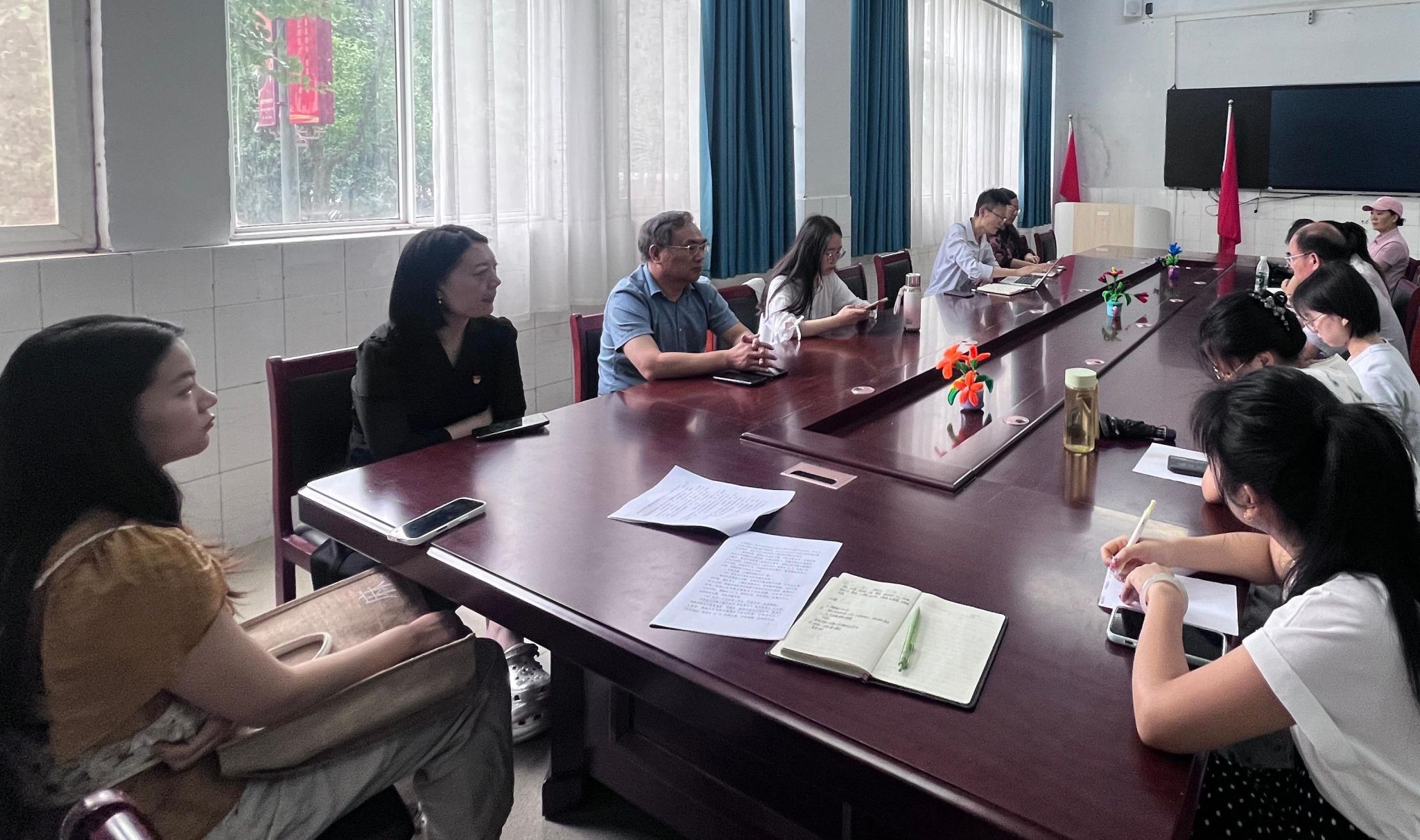 马克思主义学院第一党支部、第二党支部开展深入贯彻中央八项规定精神学习教育研讨交流会