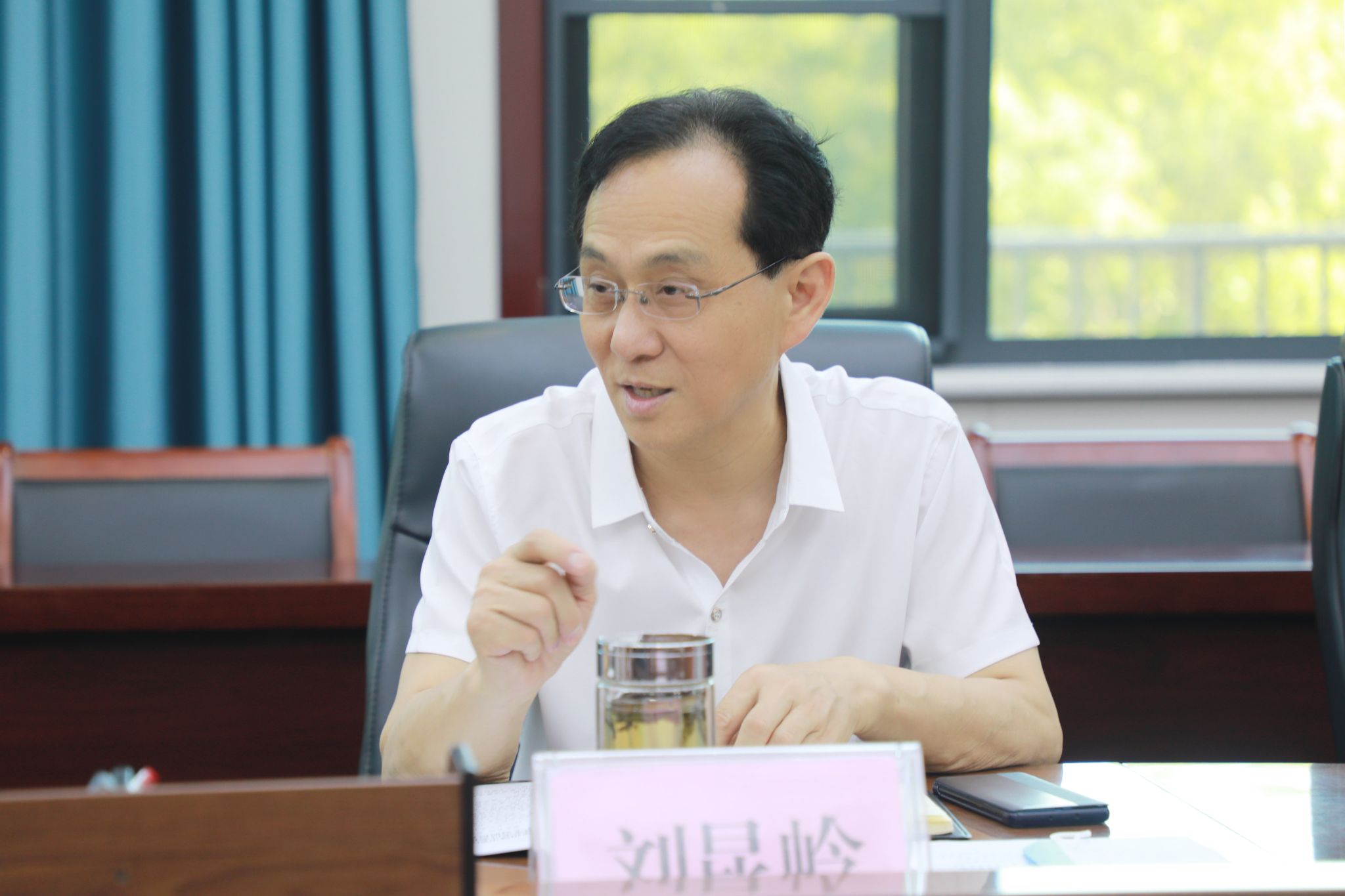 刘昆岭主持会议 刘昆岭主持会议