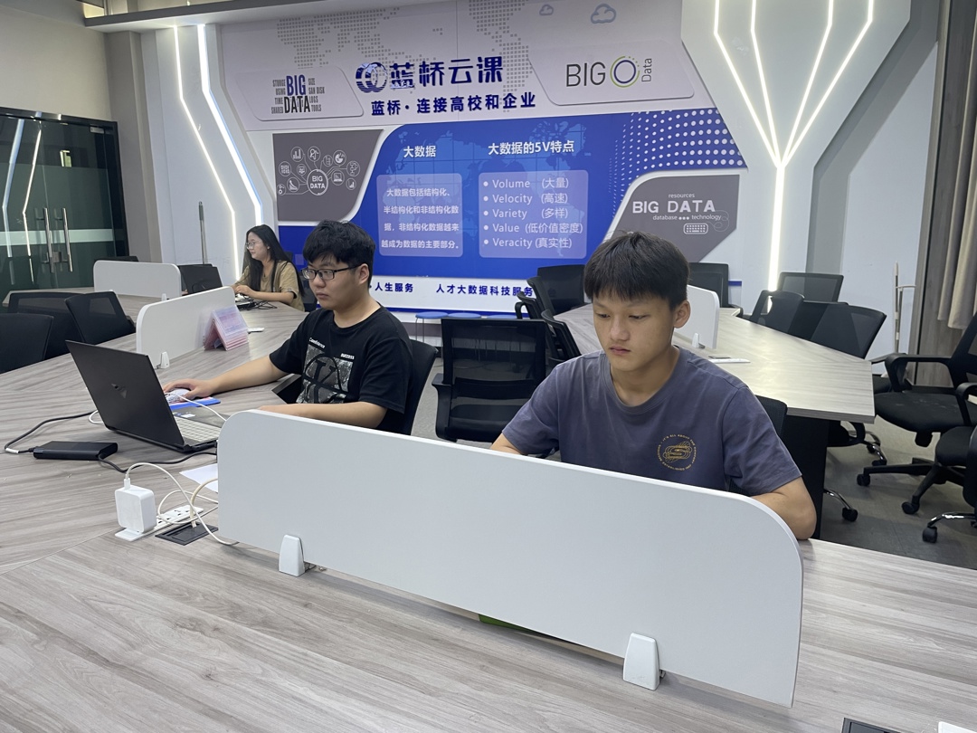 电子信息工程学院积极备赛第十五届蓝桥杯 5G 全网规划与建设赛项全国选拔赛