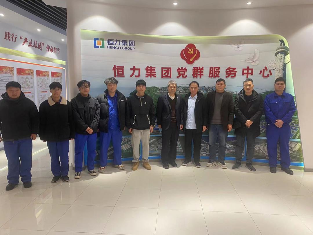 与学生合影 与学生合影