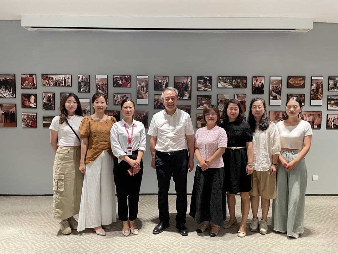 与企业领导合影 与企业领导合影