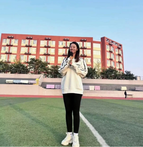 学生会负责人张婉老师讲话 学生会负责人张婉老师讲话