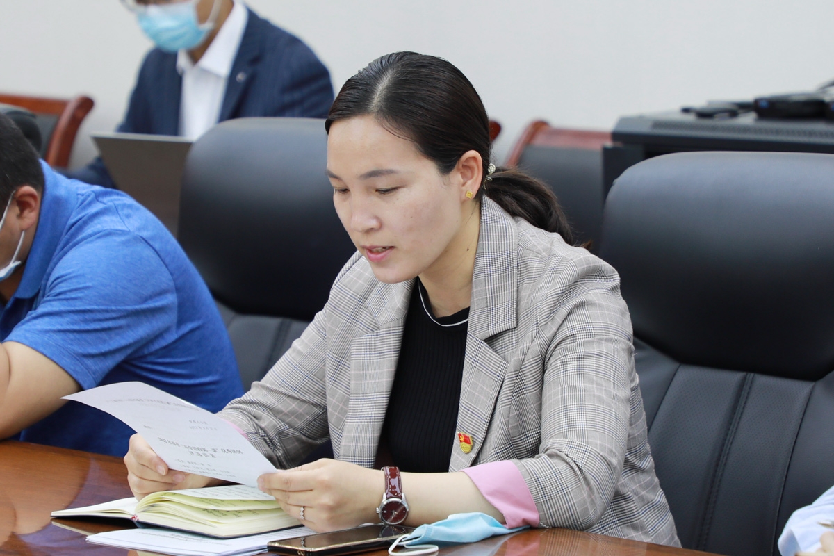 陈瑞芳宣读《2022年春季“开学思政第一课”优秀课例评选结果》 陈瑞芳宣读《2022年春季“开学思政第一课”优秀课例评选结果》