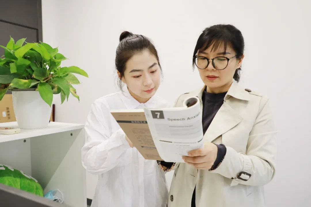 李敏老师一对一指导参赛选手 李敏老师一对一指导参赛选手