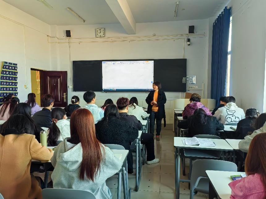 应用英语专业学生召开座谈会 应用英语专业学生召开座谈会