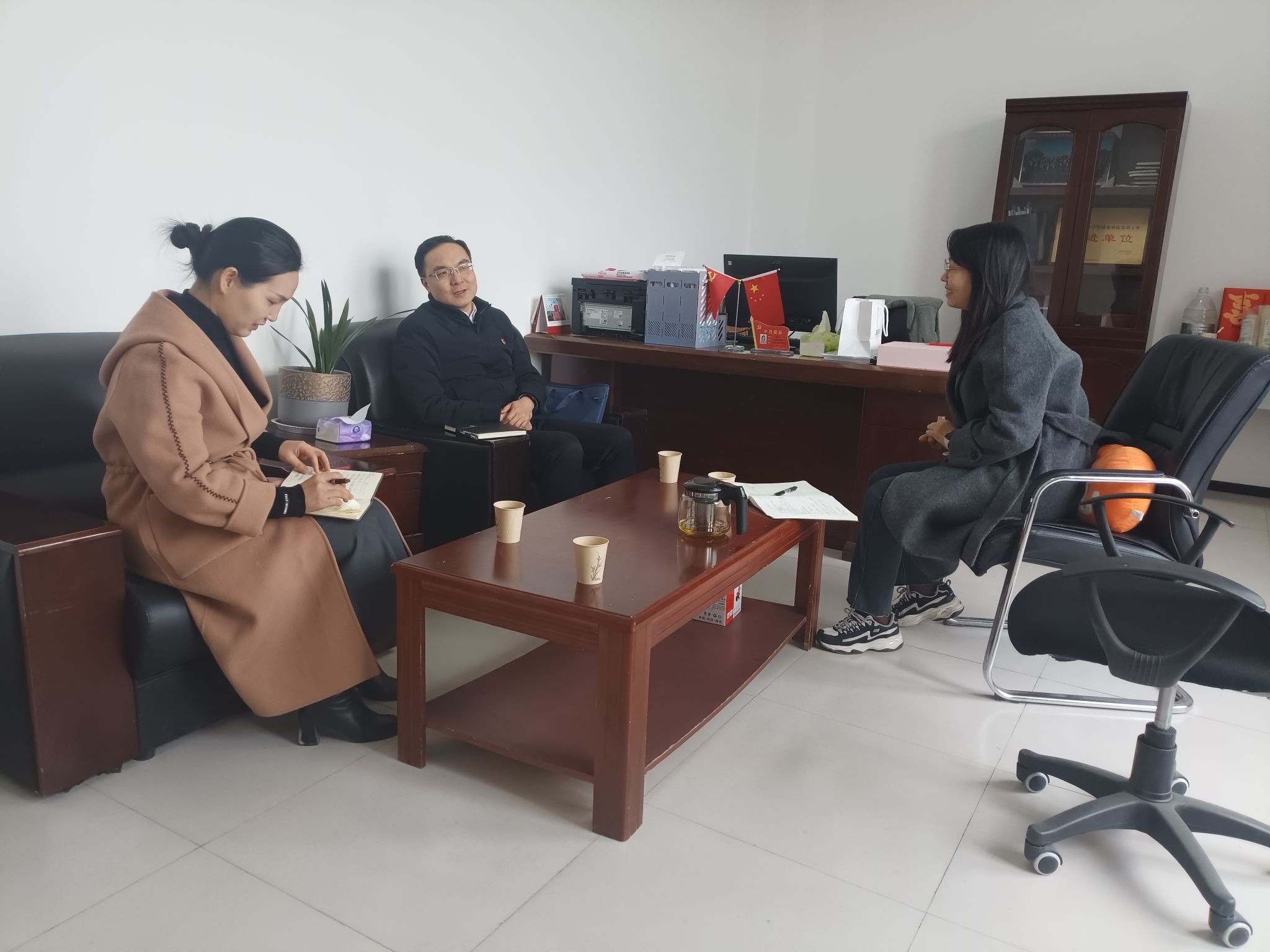 党建指导员、党委副书记刘程深入二级学院调研