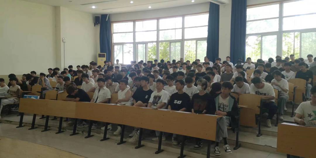 电子信息工程学院顺利举行岗位实习企业宣讲会 电子信息工程学院顺利举行岗位实习企业宣讲会