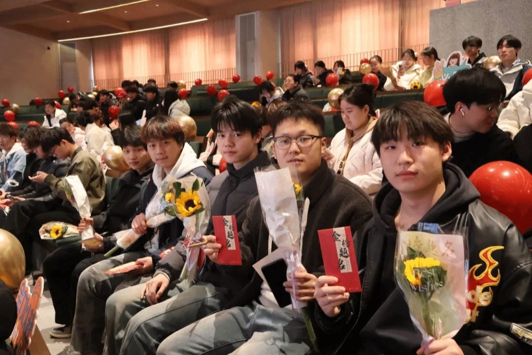 逐梦升本！郑州城市职业学院温情助力，静待学子金榜题名！