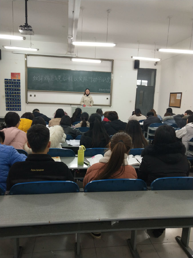 学生黄岱琳发言 学生黄岱琳发言