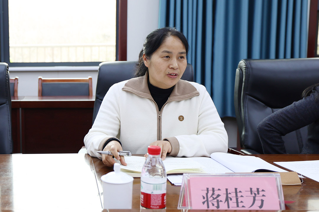 调研组蒋桂芳教授点评现场感教学情况 调研组蒋桂芳教授点评现场感教学情况