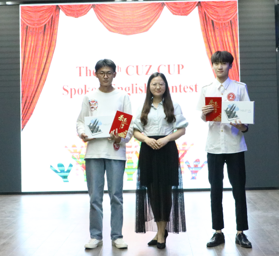 文化教育学院院长颁发一等奖 文化教育学院院长颁发一等奖