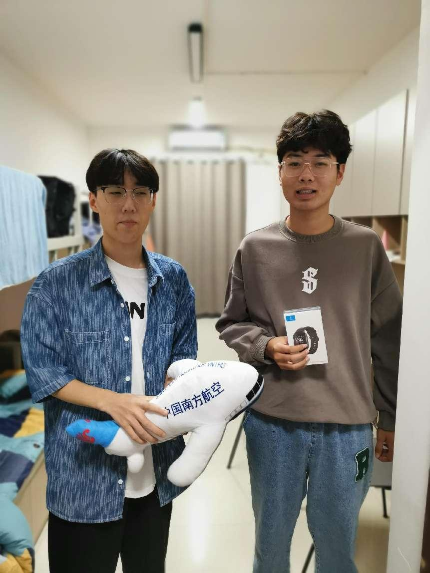 空中乘务、高速铁路客运服务专业教师慰问新生 空中乘务、高速铁路客运服务专业教师慰问新生