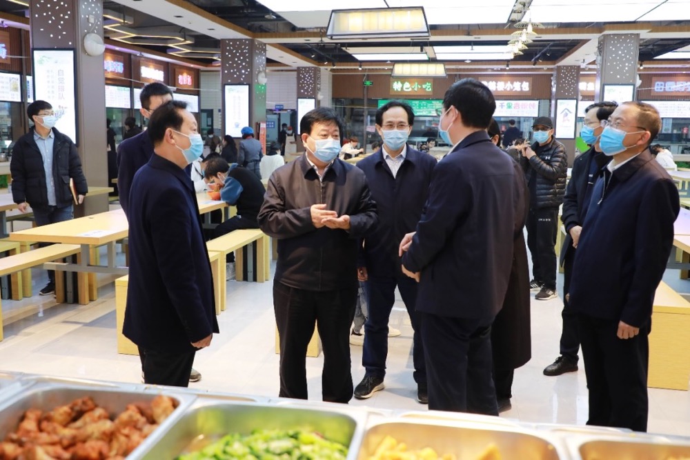 郑州市纪委监委领导宁建海一行到我校调研疫情防控工作 郑州市纪委监委领导宁建海一行到我校调研疫情防控工作