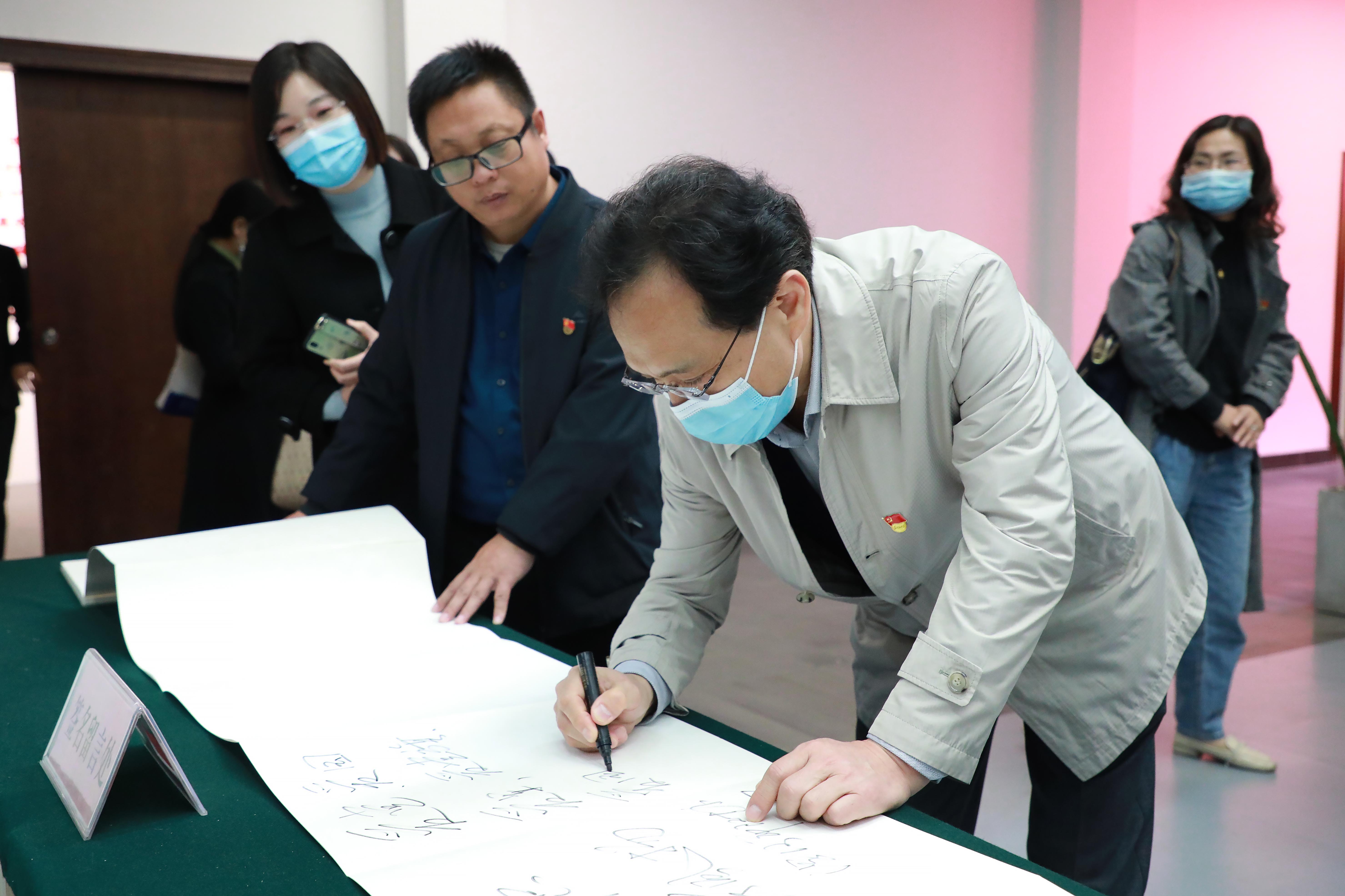 理论学习中心组学习(扩大)会 理论学习中心组学习(扩大)会