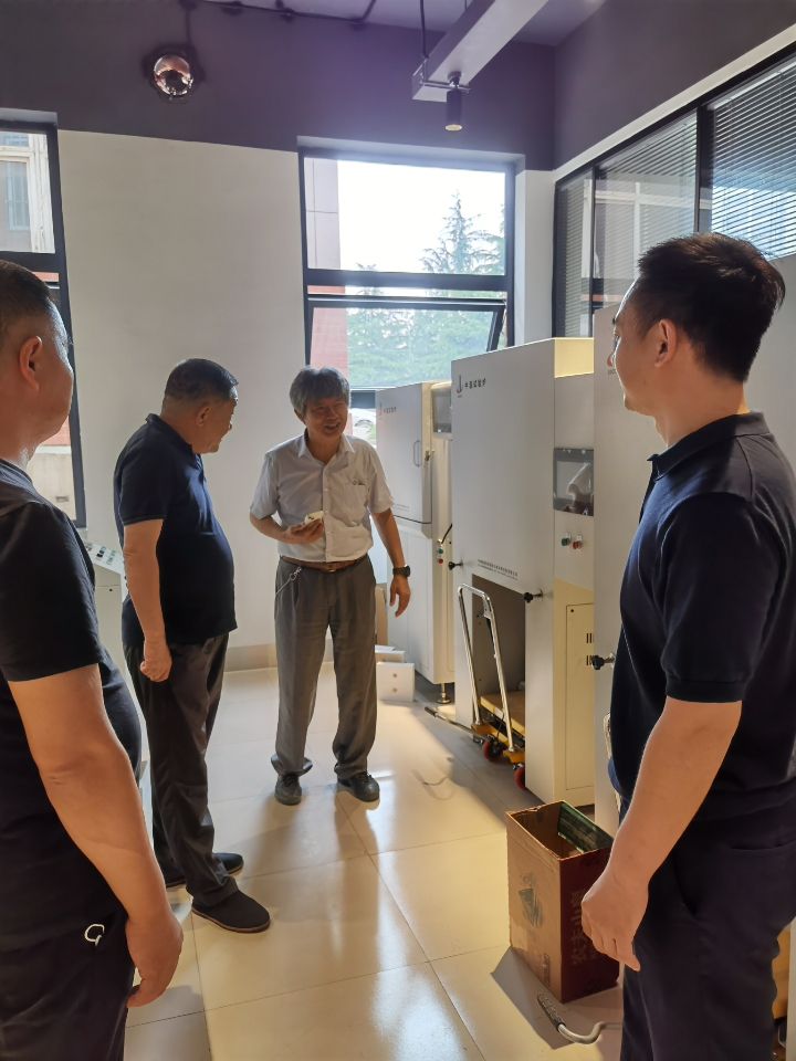 中原特耐领导在我院实验室座谈交流 中原特耐领导在我院实验室座谈交流