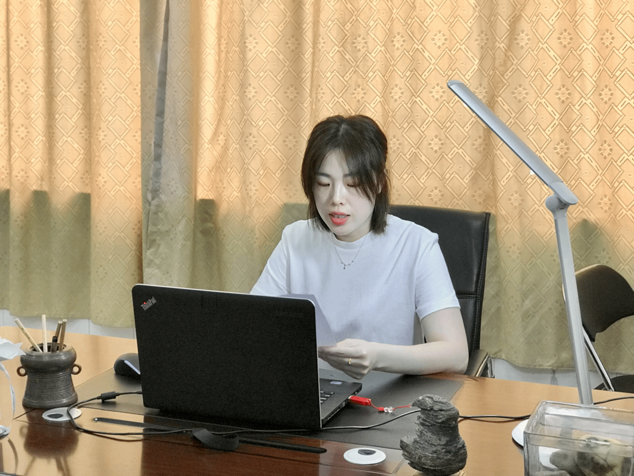 音乐表演专业辅导员郑小鸽主持会议 音乐表演专业辅导员郑小鸽主持会议