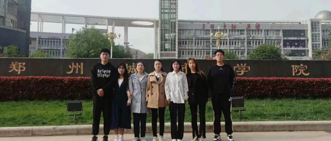 获奖师生合影 获奖师生合影