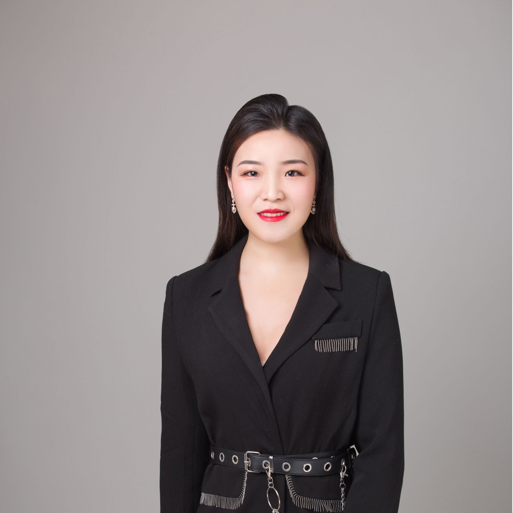 优秀校友-田展英-成立河南展珏信息科技有限公司