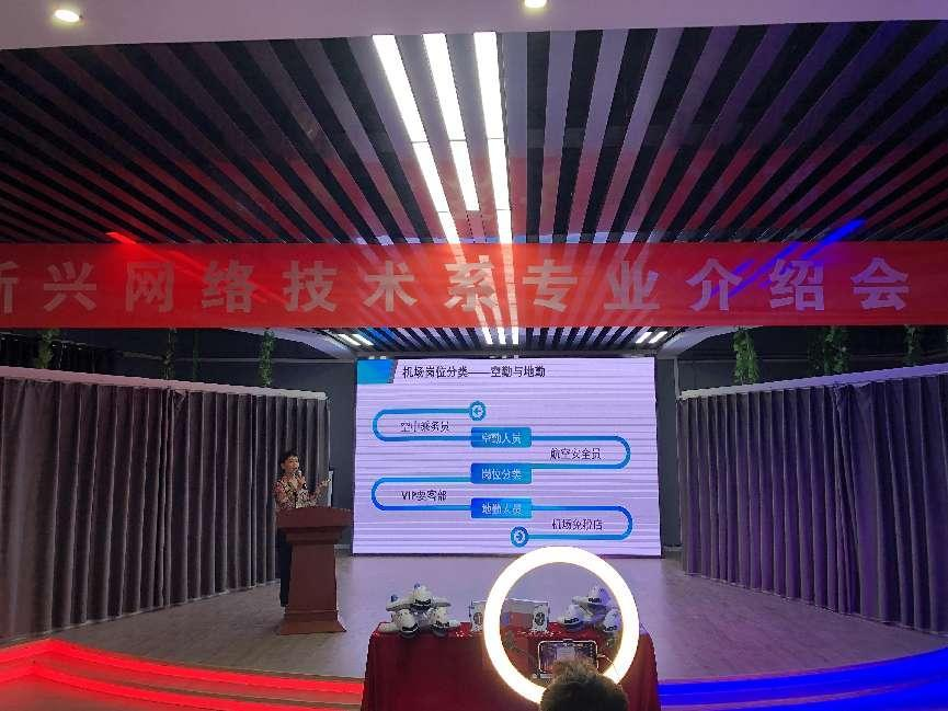 专业课教师李雯介绍空中乘务专业 专业课教师李雯介绍空中乘务专业