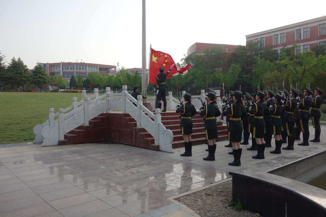 校卫队升旗2 校卫队升旗2