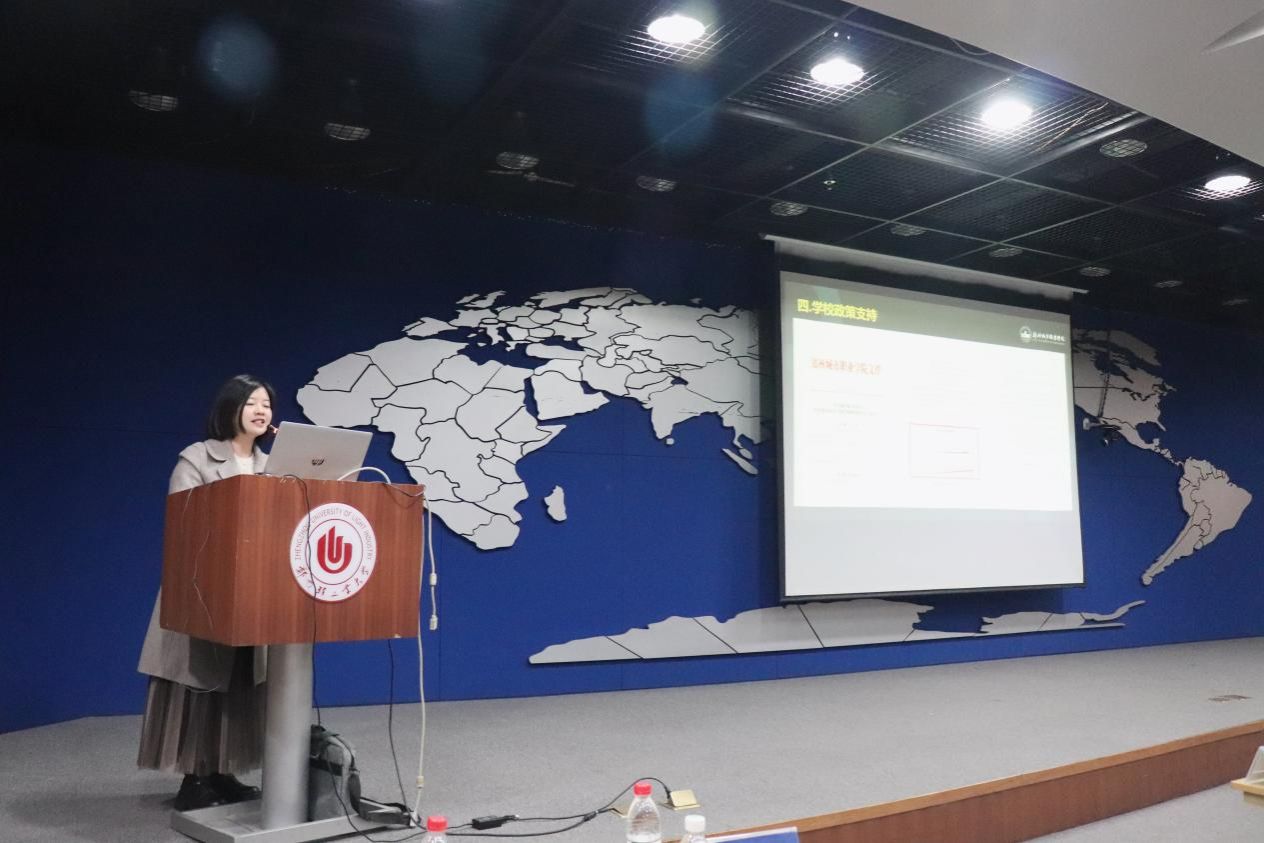 电子信息工程学院院长轩丹阳在蓝桥杯视觉艺术设计赛河南分赛区研讨会上分享人才培养经验