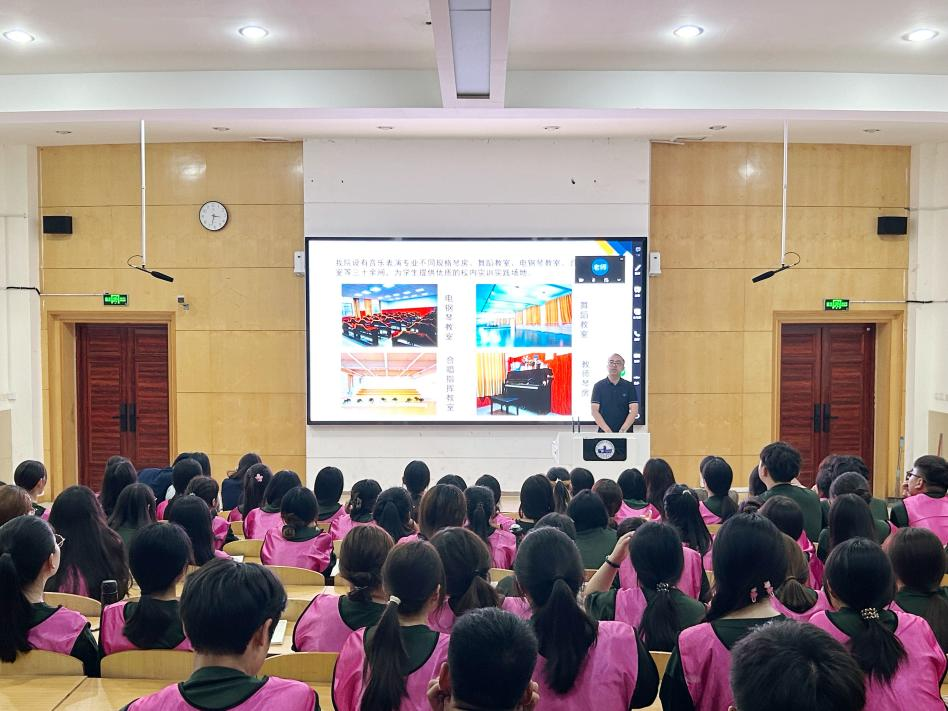 系主任赵彬彬做专业详细解读 系主任赵彬彬做专业详细解读