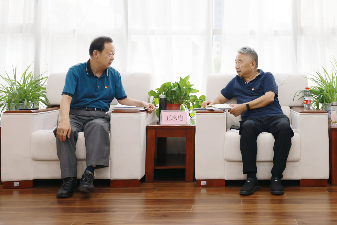 指导组与校领导进行了逐一谈话 指导组与校领导进行了逐一谈话