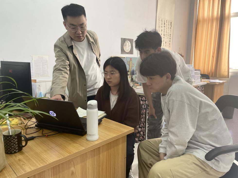 老师辅导学生备赛 老师辅导学生备赛