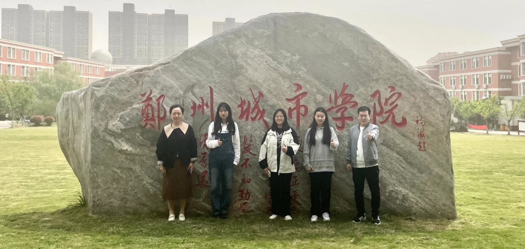 获奖师生合影 获奖师生合影