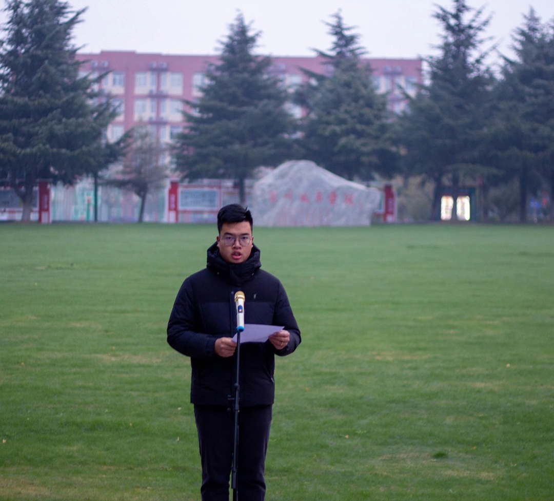 辅导员代表肖庆澳老师发言 辅导员代表肖庆澳老师发言