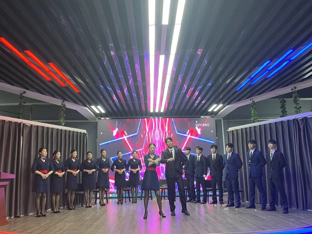 2022级空乘高铁学生表演开场舞 2022级空乘高铁学生表演开场舞