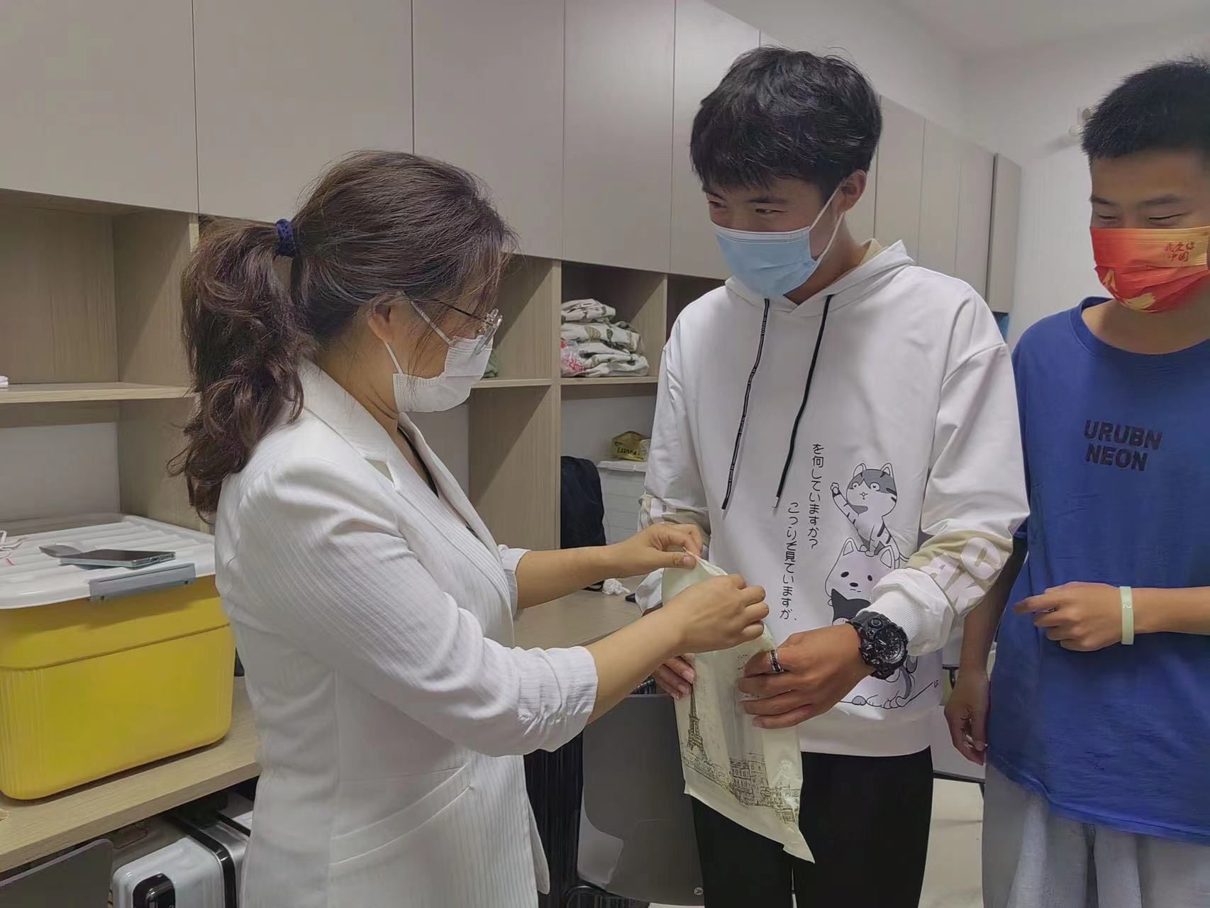 应用英语专业老师去宿舍慰问学生 应用英语专业老师去宿舍慰问学生