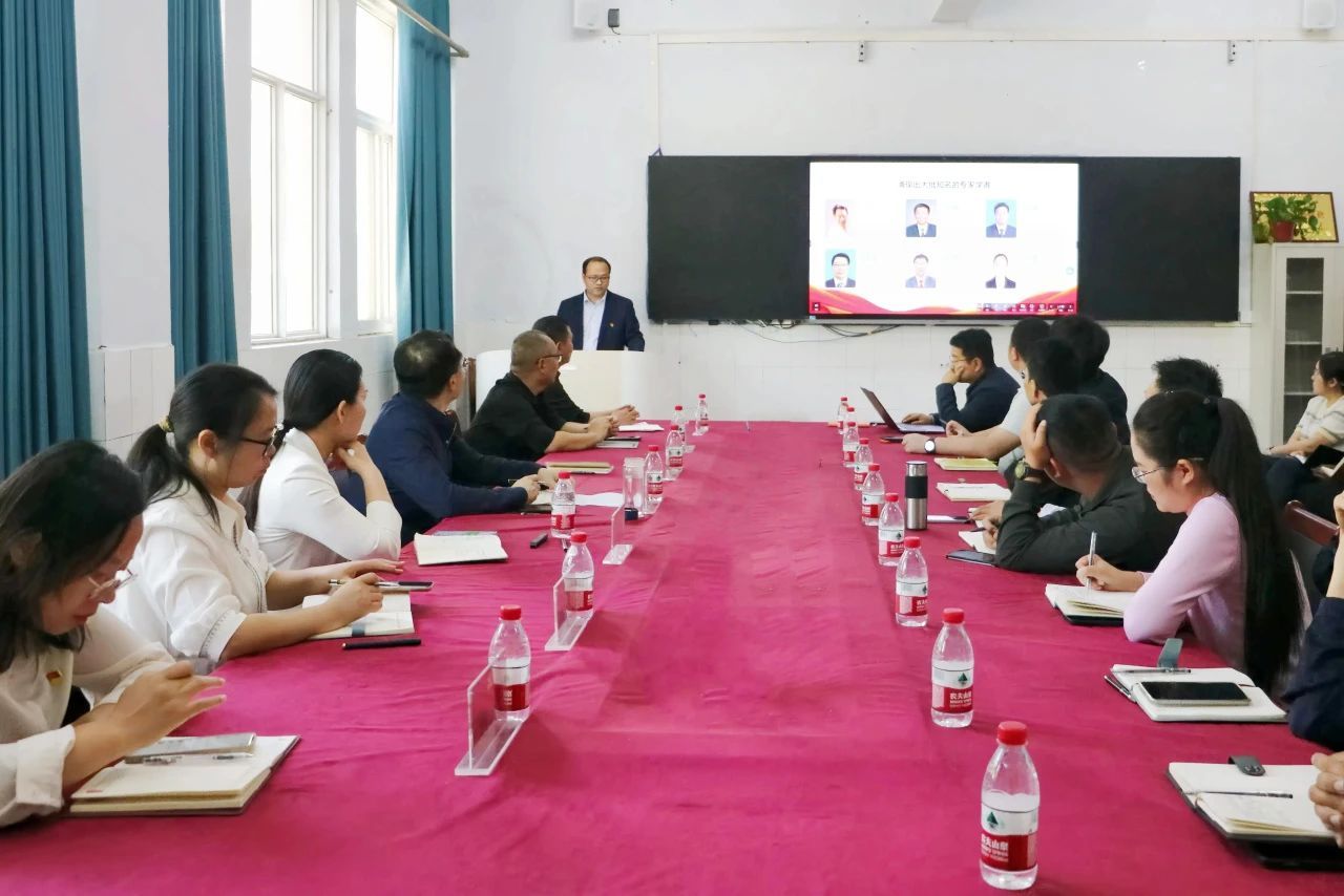 我校召开党务干部能力交流研讨会