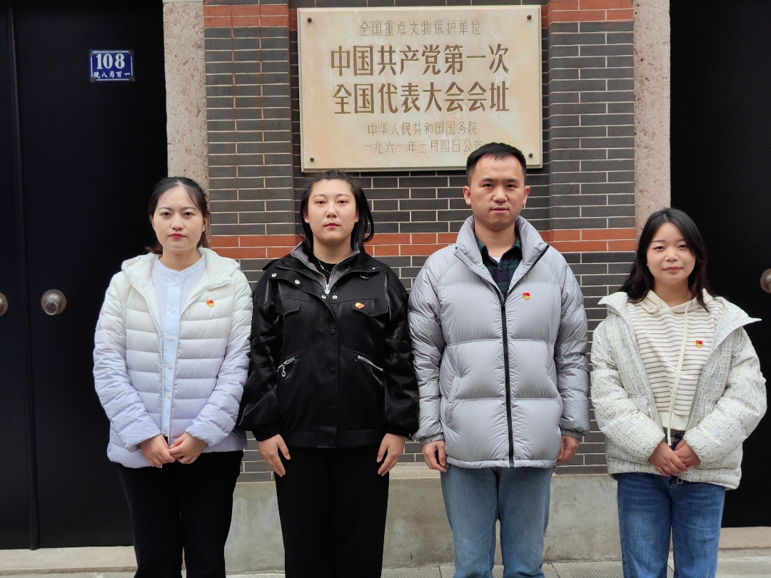 商学院党总支喜迎郑州城市职业学院第三次党代会