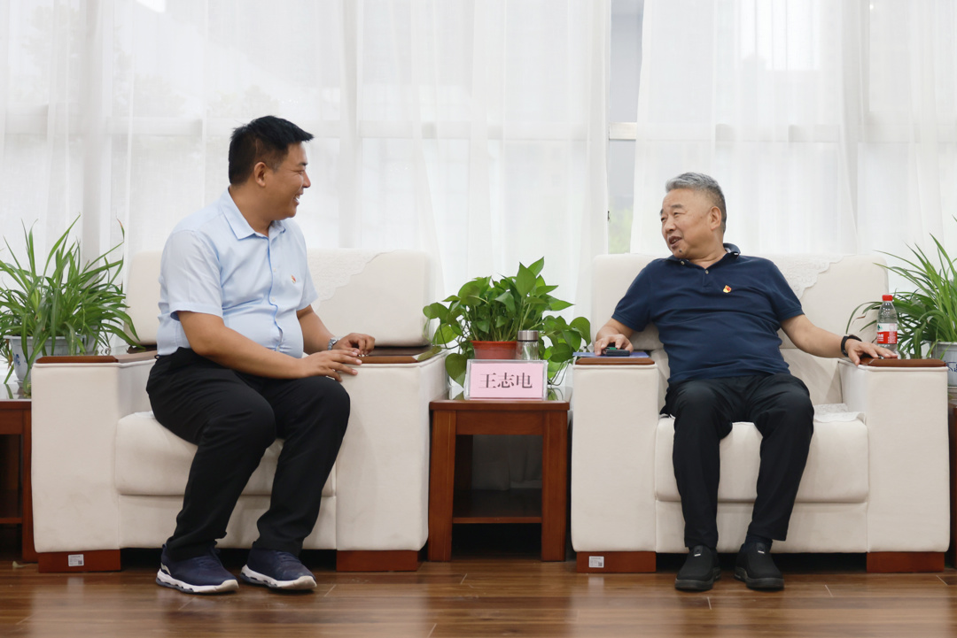 指导组与校领导进行了逐一谈话 指导组与校领导进行了逐一谈话