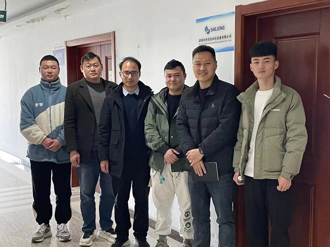 与实习学生交流 与实习学生交流