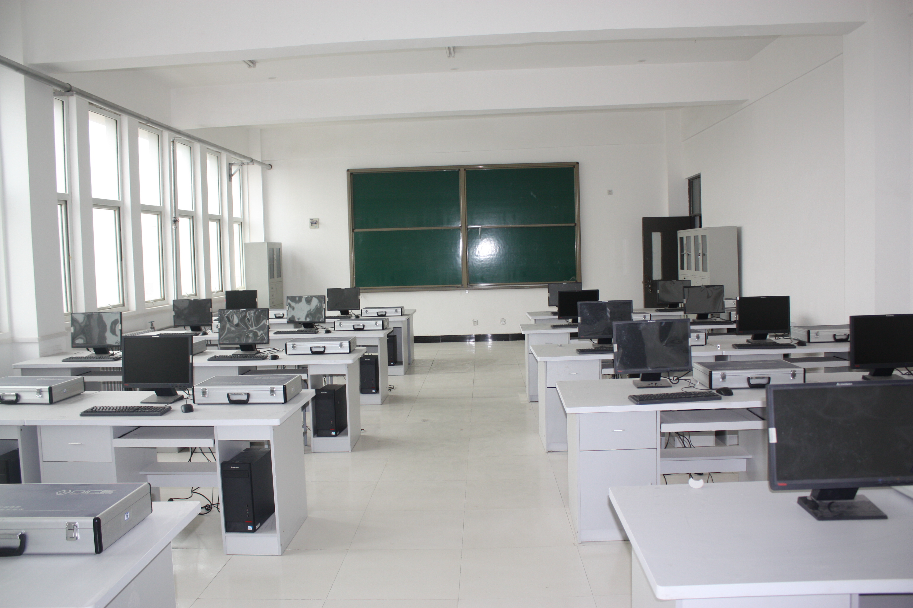 EDA实训室 EDA实训室