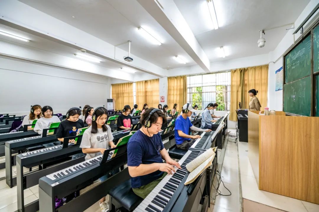 电钢琴教室