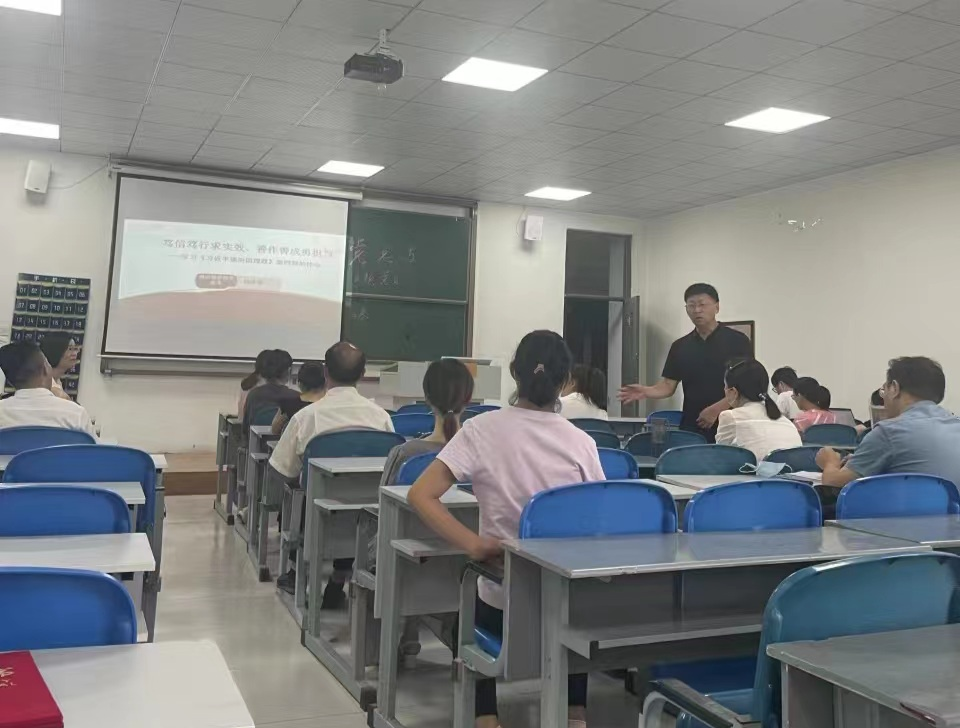 通识教学部院长王凯文与大家交流 通识教学部院长王凯文与大家交流