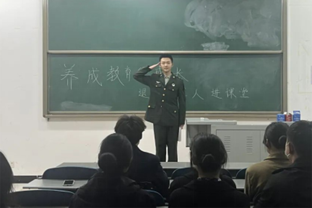 退伍军人进课堂 退伍军人进课堂