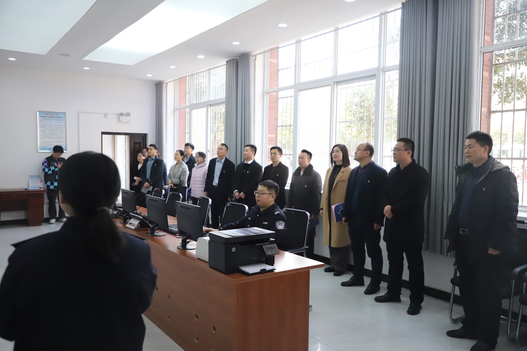 参观平安校园应急指挥中心 参观平安校园应急指挥中心
