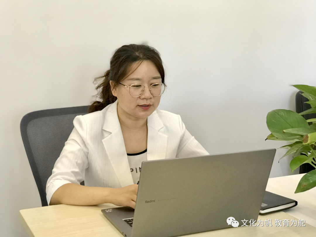 应用英语教研室主任王晓燕做专业介绍并在线答疑 应用英语教研室主任王晓燕做专业介绍并在线答疑