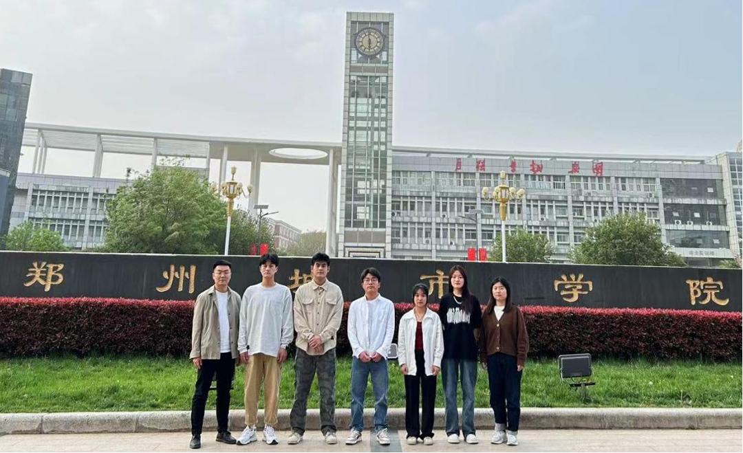 获奖师生合影 获奖师生合影